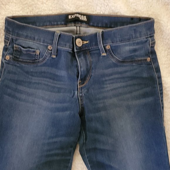 Express Jeans Cropped Leggings. - Picture 2 of 5